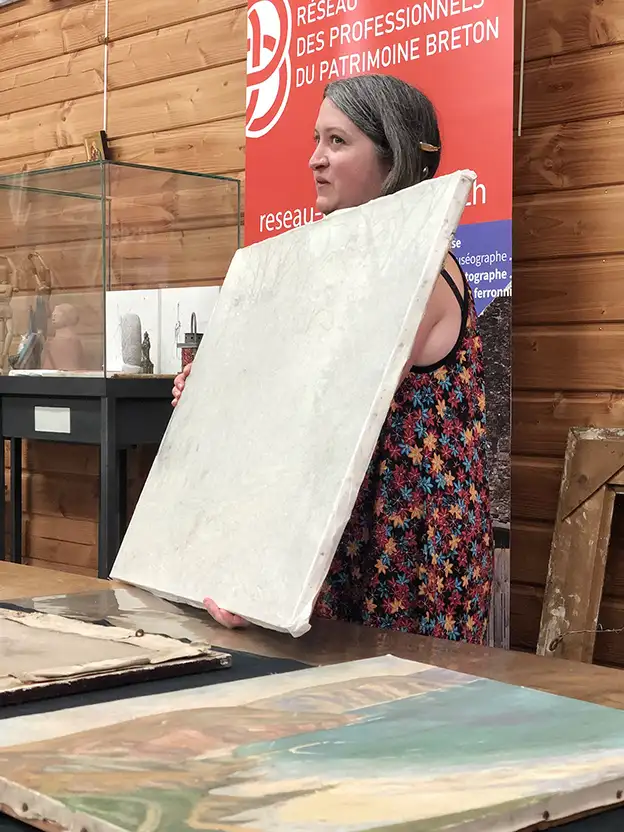 Élodie Mazé, restauratrice de tableaux